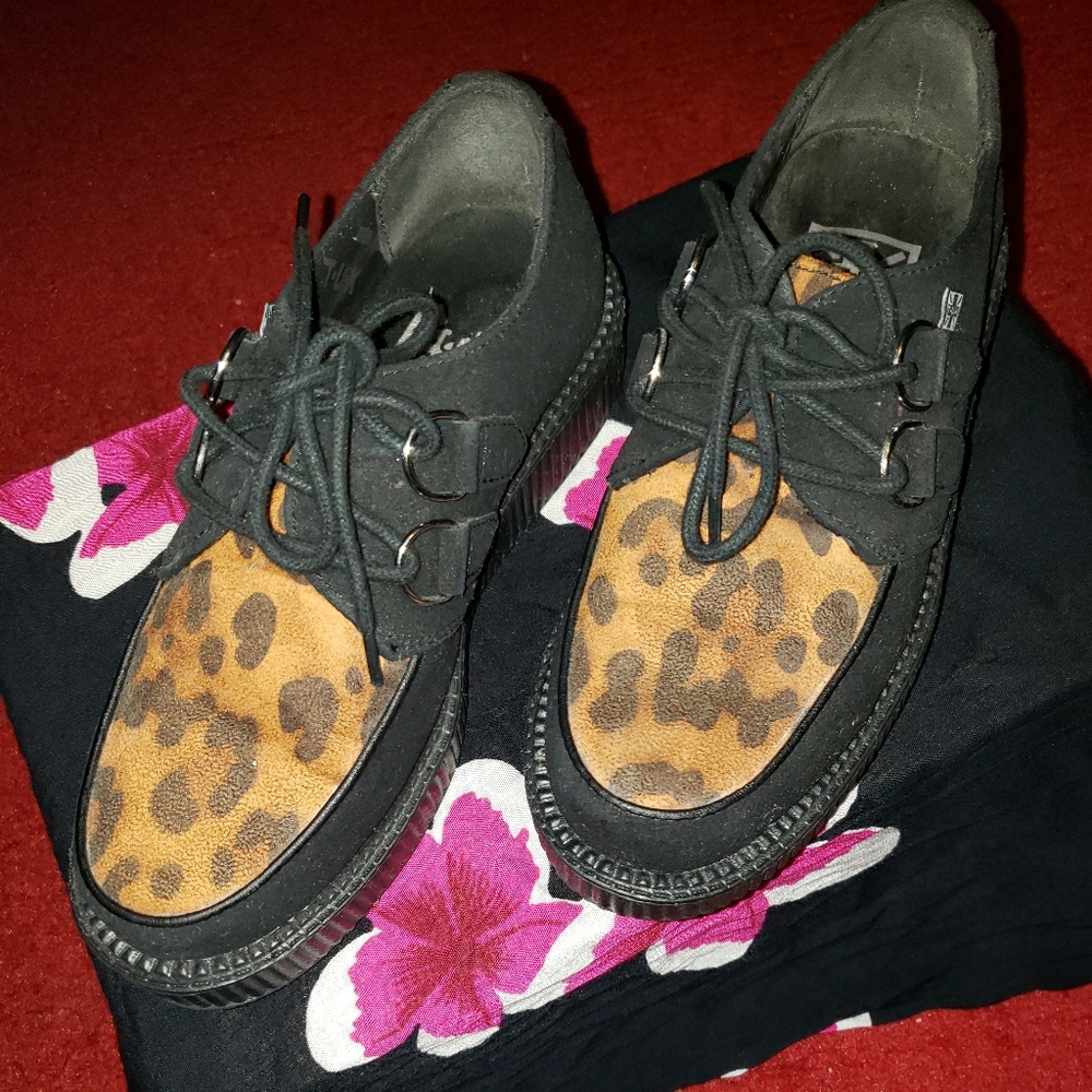 Tuk shoes